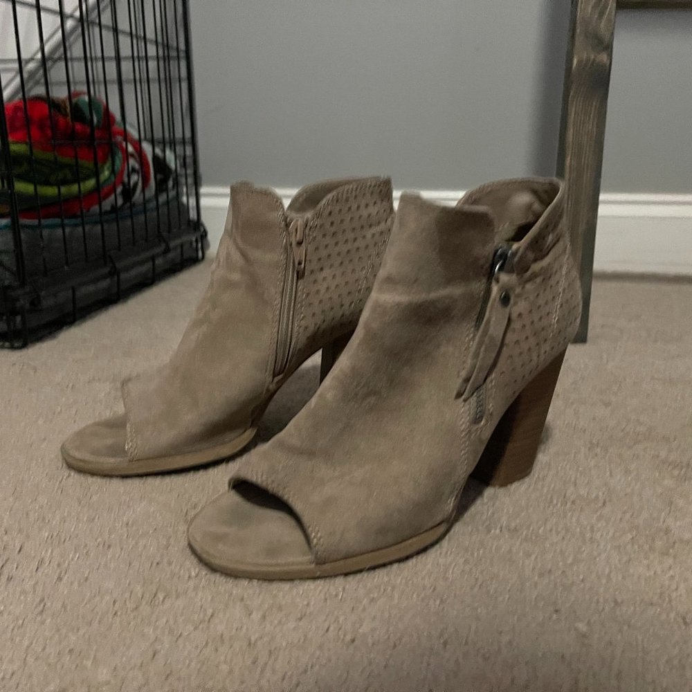 UNIVERSAL THREAD PEEP TOE BOOTIES, 7.5 WIDE